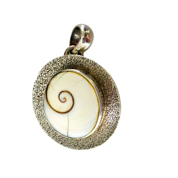 Tracey Mayer Shiva Shell Pendant in 950 Sandblasted Sterling Silver - Picture 3 of 4